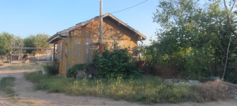 Продавам парцел с ток и вода в м-ст Боровец-юг