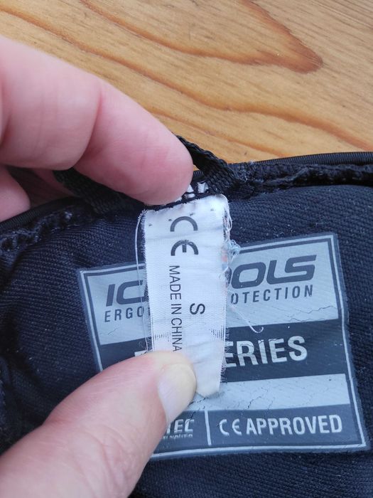 Продавам сноуборд/ски детски протектор за гръб