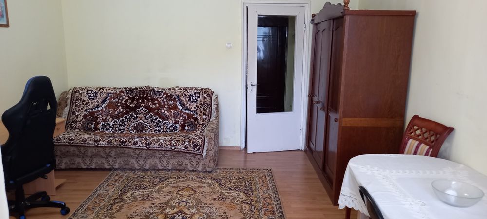 Închiriez garsoniera