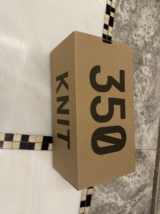 Adidas yezezy boost 350 noi cu factura  .. garantie 30 zi