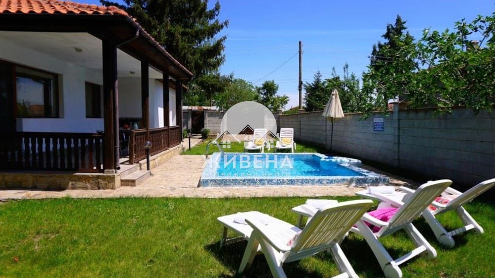 Продава къща с басейн, с.Соколово, обл. Добрич