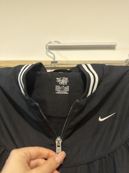 Спортна горница - ветровка Nike