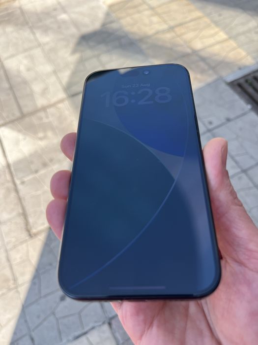 Продавам iphone 15 pro
