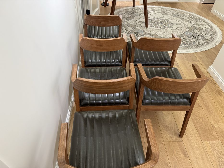 Oshxona stullari tezda sotiladi — Срочно продам кухонные стулья