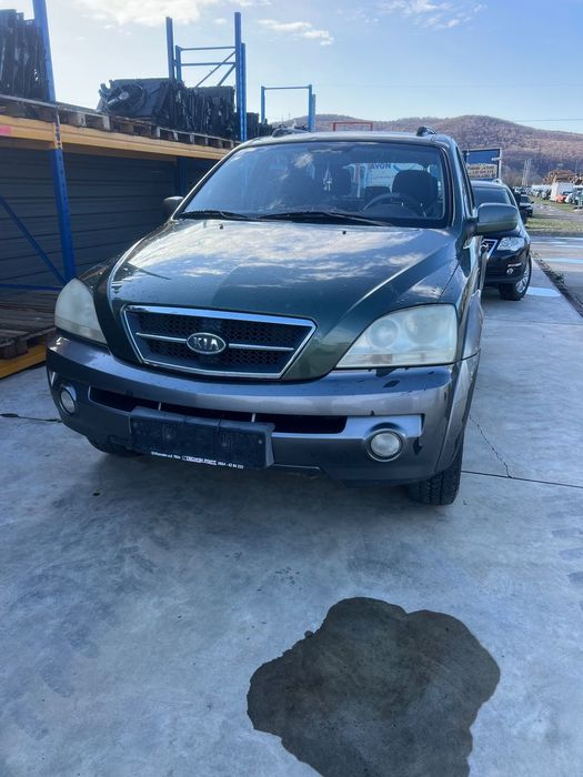 DEZMEMBREZ Piese Auto Kia Sorento Motor 2.5 CRDI Diesel Euro 3 4 Motor 2.5 Diesel cod D4CB cutie viteze manuala 5 trepte 4x4 cutie transfer Fata completa bara fata Capota far aripa portiera fata spate stanga dreapta haion oglinda