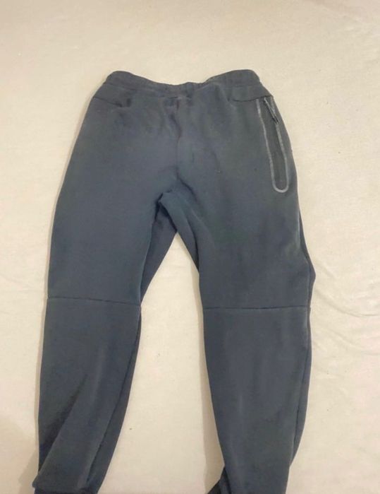 Pantaloni nike tech