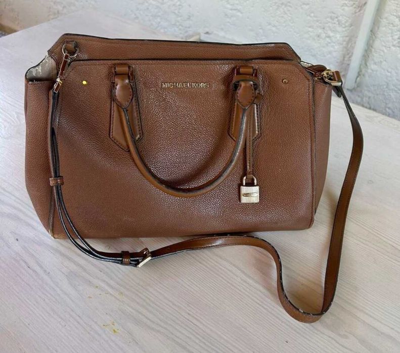 Michael kors чанта от естествена кожа