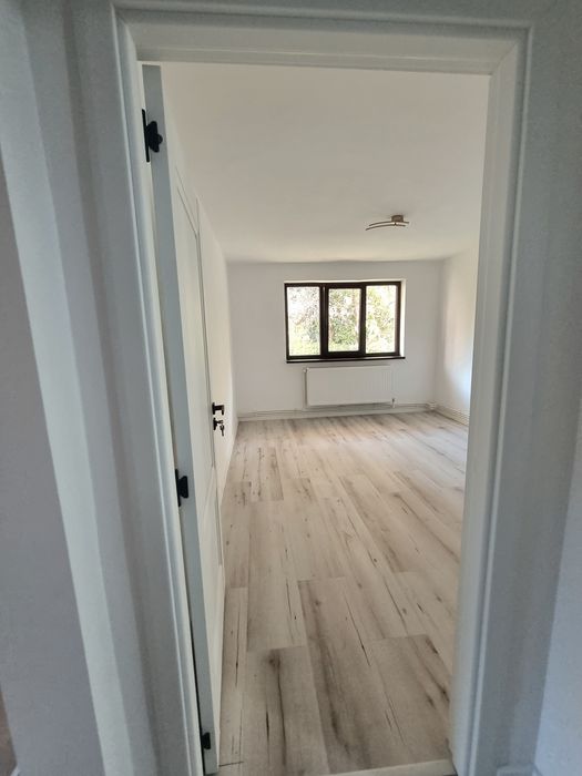 Apartament 2 camere, decomandat, spatiu depozitare 12 m2, renovat, izolat exterior, centrala termica, Micro 5