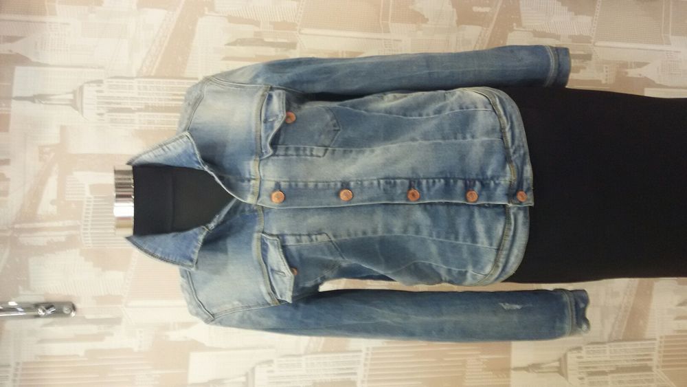 Продам  женскую куртку