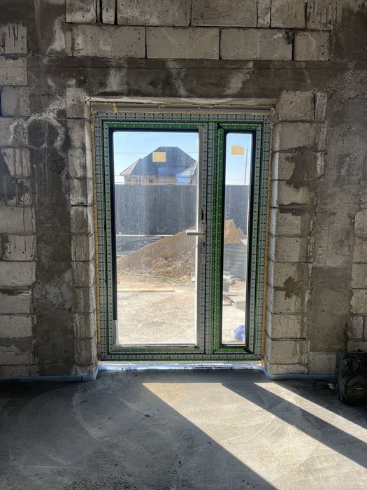 Алюминевая дверь