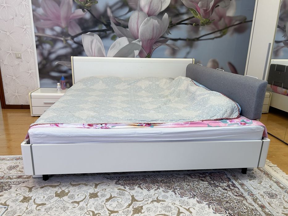 Продаю спальный гарнитур