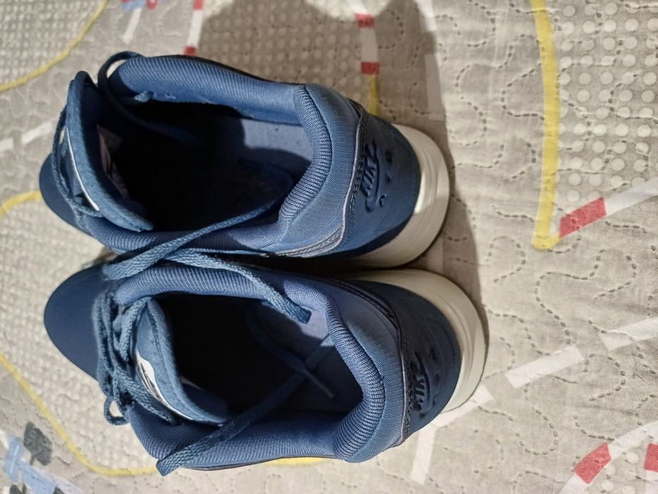 Adidași nike noi