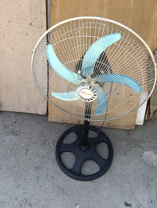 Пылесосы в отличном состоянии.. ручное управление .вентилятр