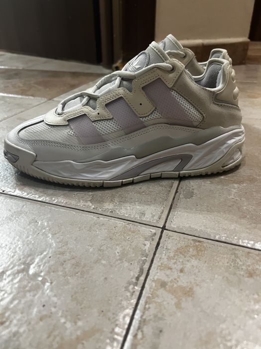 Дамски обувки Adidas Niteball