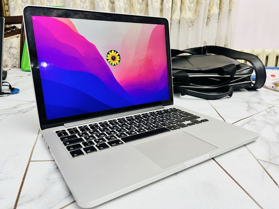 Macbook pro 2015 core i5 в оточином состоянии