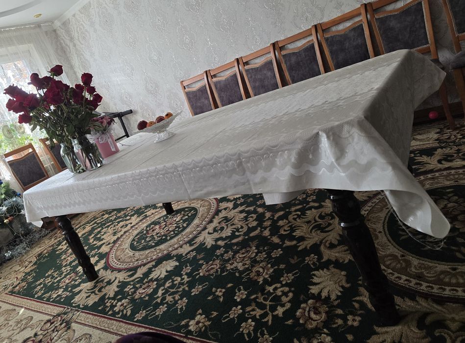 Продам стол в гостиную