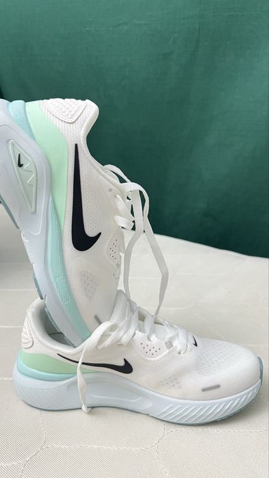 37 размер,Nike кроссовка оригинал