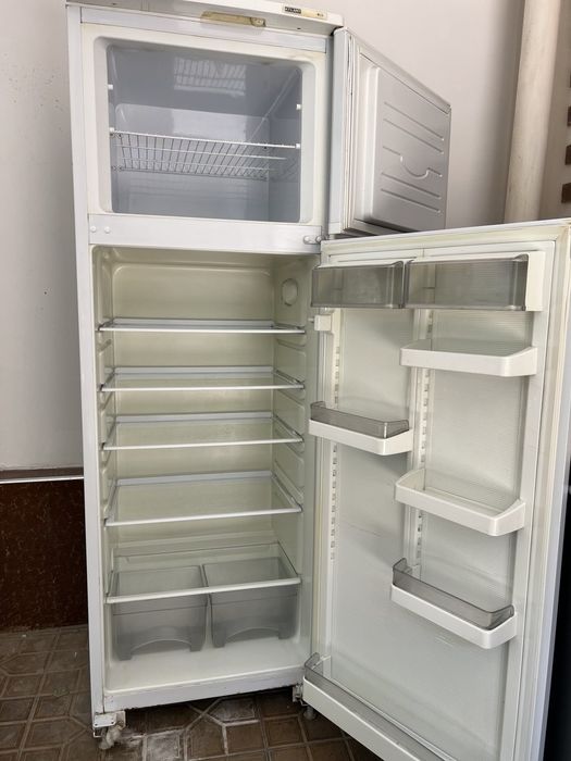 Продаеться холодильник