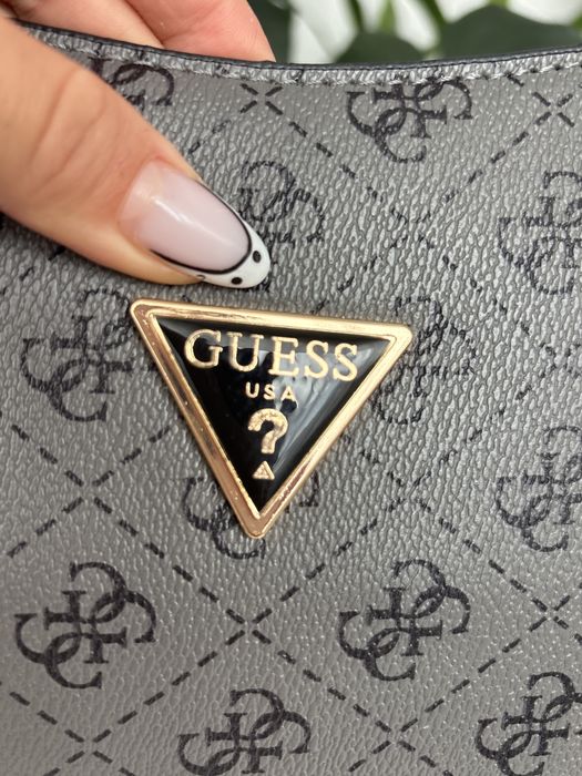 Geanta Guess gri