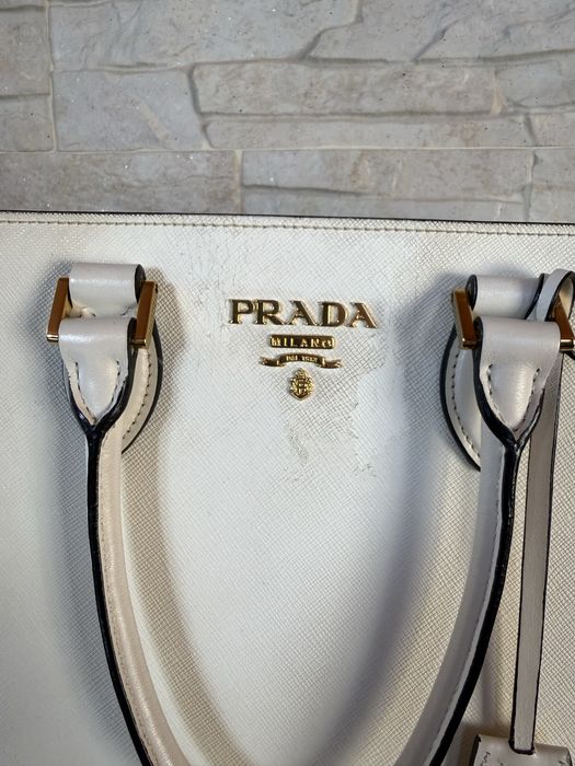 Бяла дамска чанта Prada Saffiano