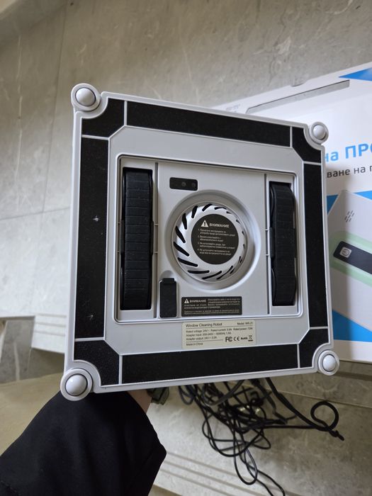 Робот за почистване на прозорци