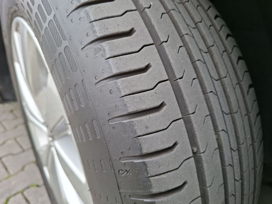 -Vând anvelope de VARĂ 215/60 R17 -Continental-