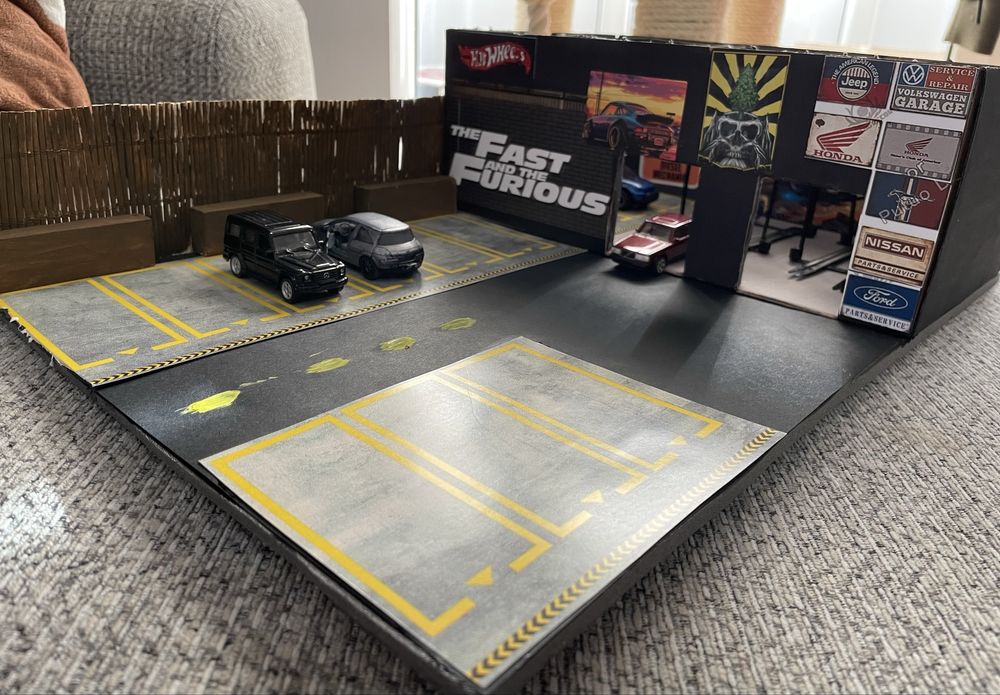 Diorama auto tip service si parcare la scara 1/64