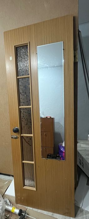 Дверь деревянная в ванную б/у