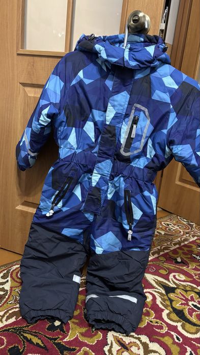 Продам детскую зимнюю одежду