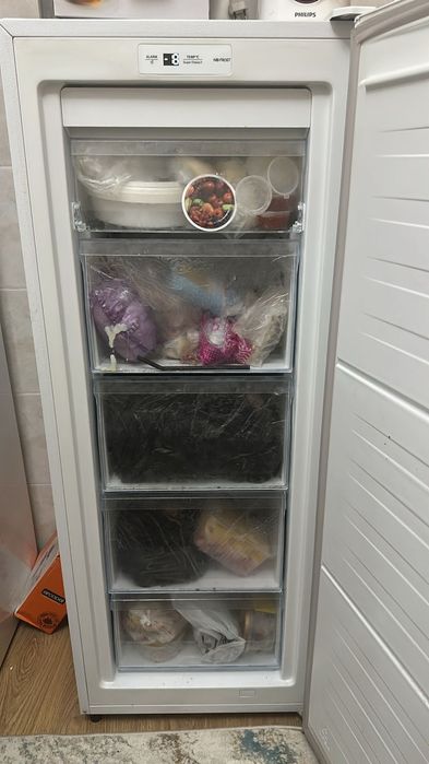 Продам вертикальный морозильник