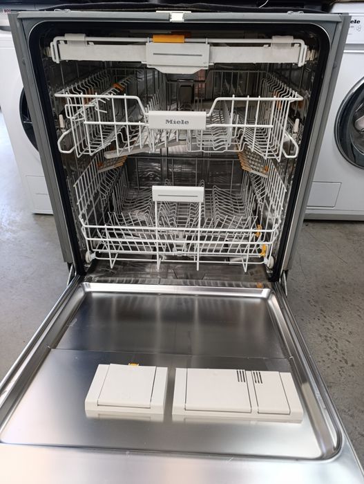 Съдомиялна за вграждане Miele A++ XXL
