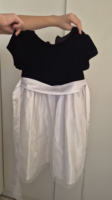 Нарядное платье на 4-5 лет