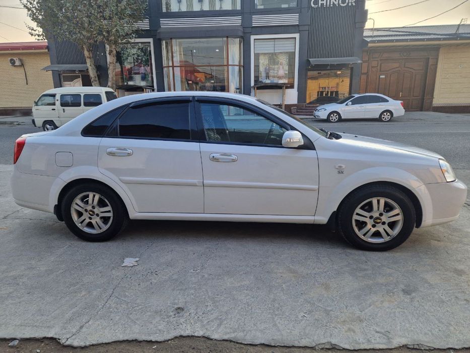 Срочно алло  холатдаги  ласети  сотилади