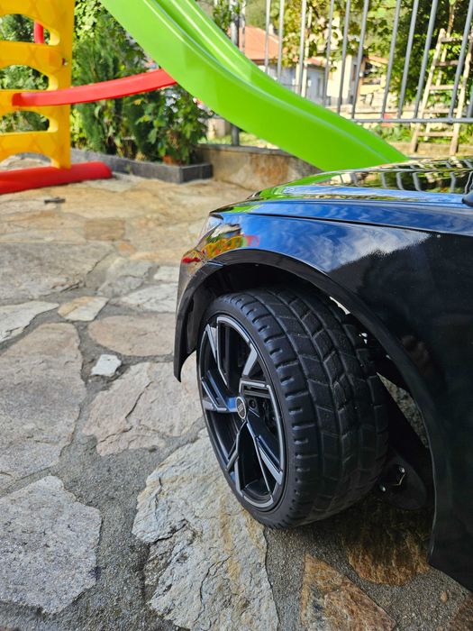 Акумулаторен джип Audi RS6