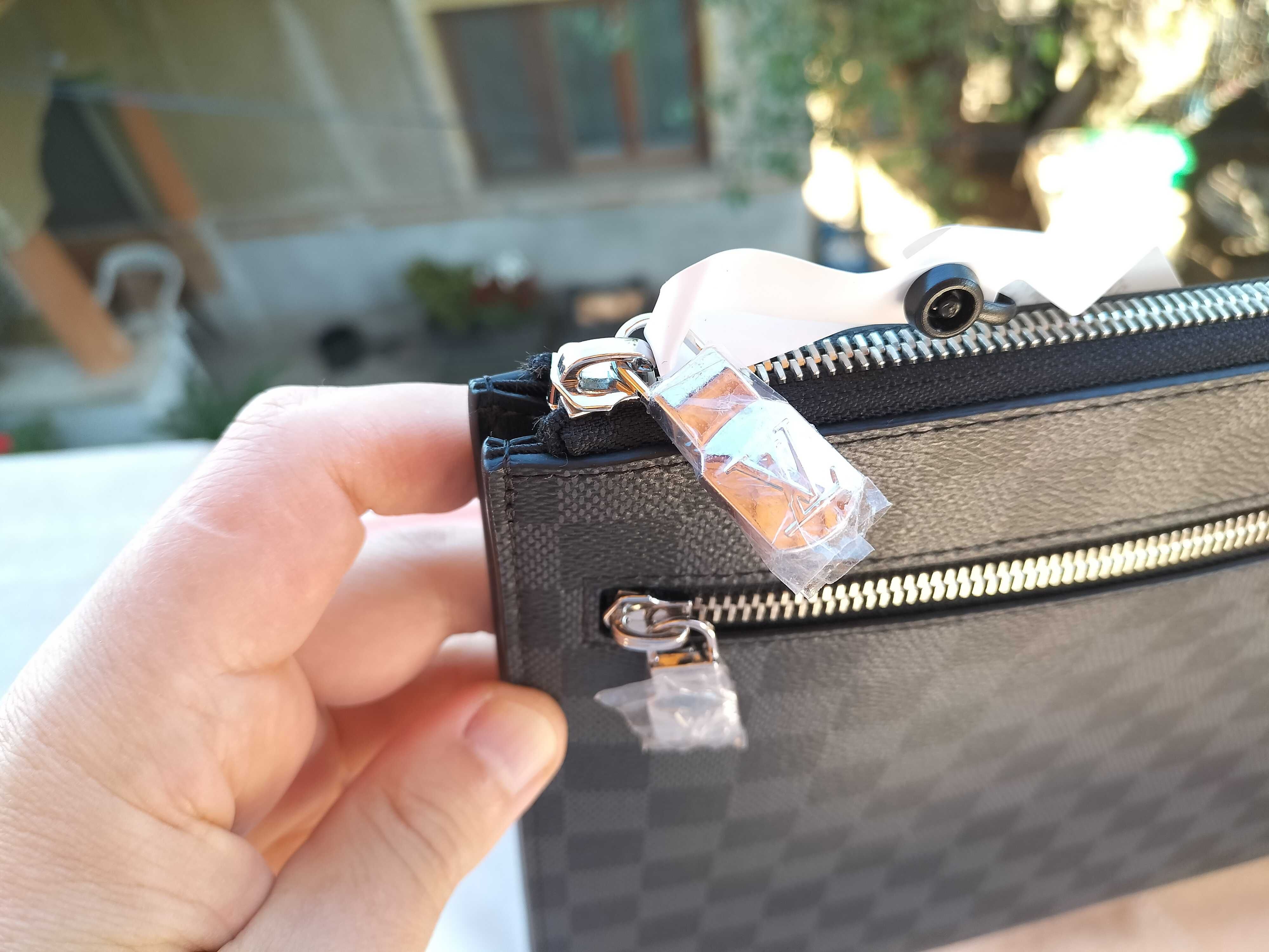 Louis Vuitton Pochette 24H