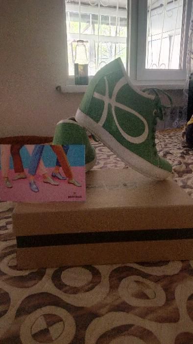 Женские сникерсы (Италия)