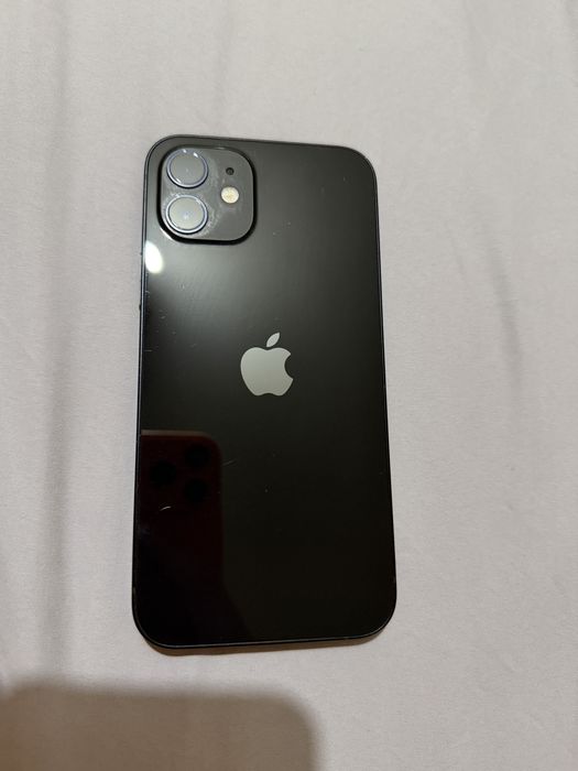 Телефон iPhone 12