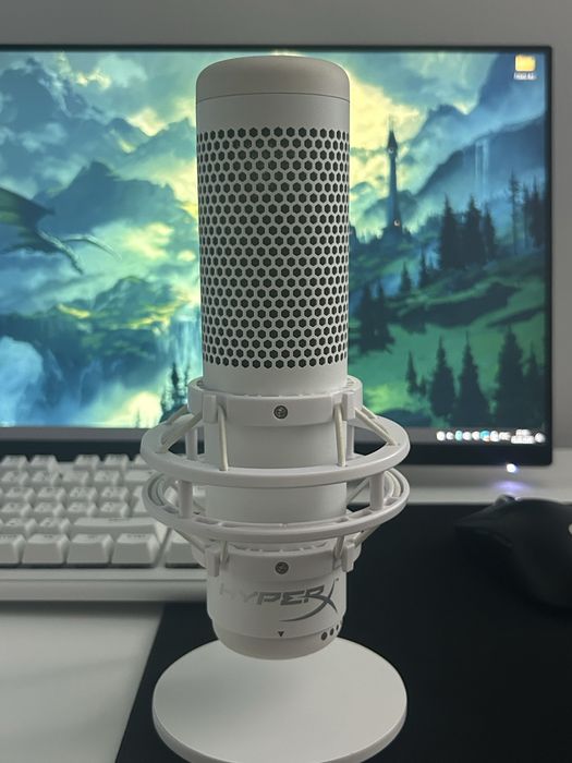 продаю микрофон HyperX QuadCast S в белом цвете
