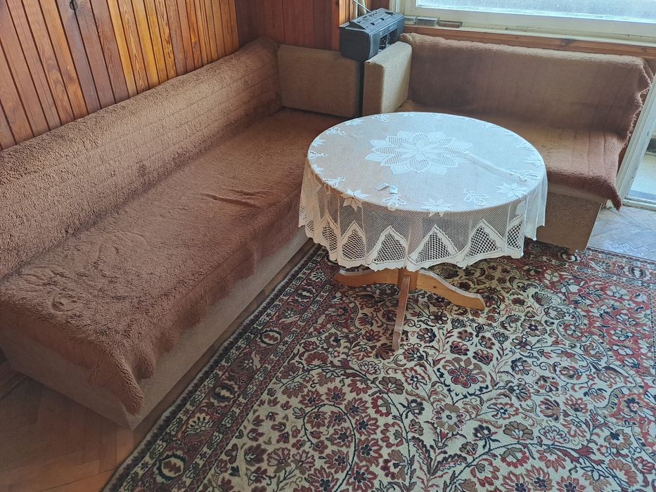 Кухненски ъглов диван плюс маса