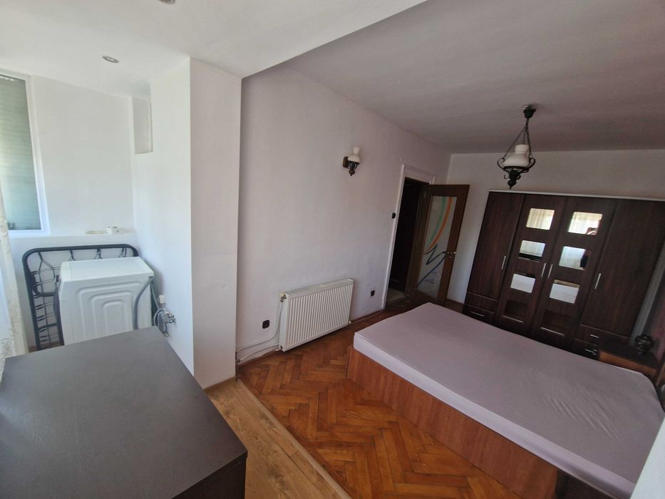 Inchiriez apartament cu 3 camere zona Nufarul