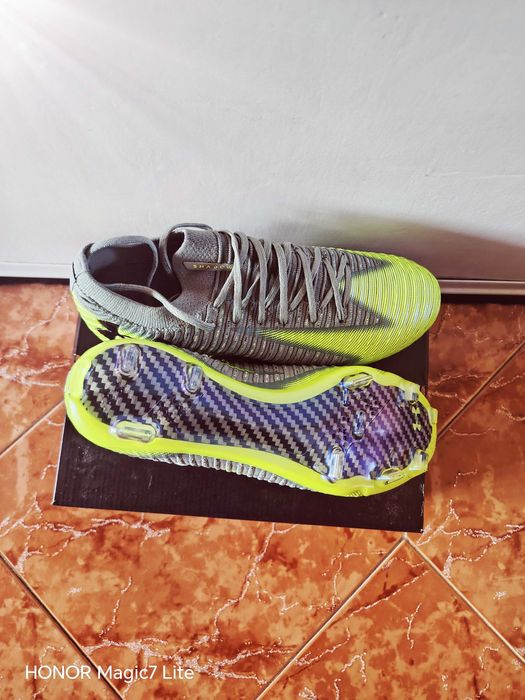 Футболни обувки/бутонки Under Armour - нови ОРИГИНАЛНИ № 40