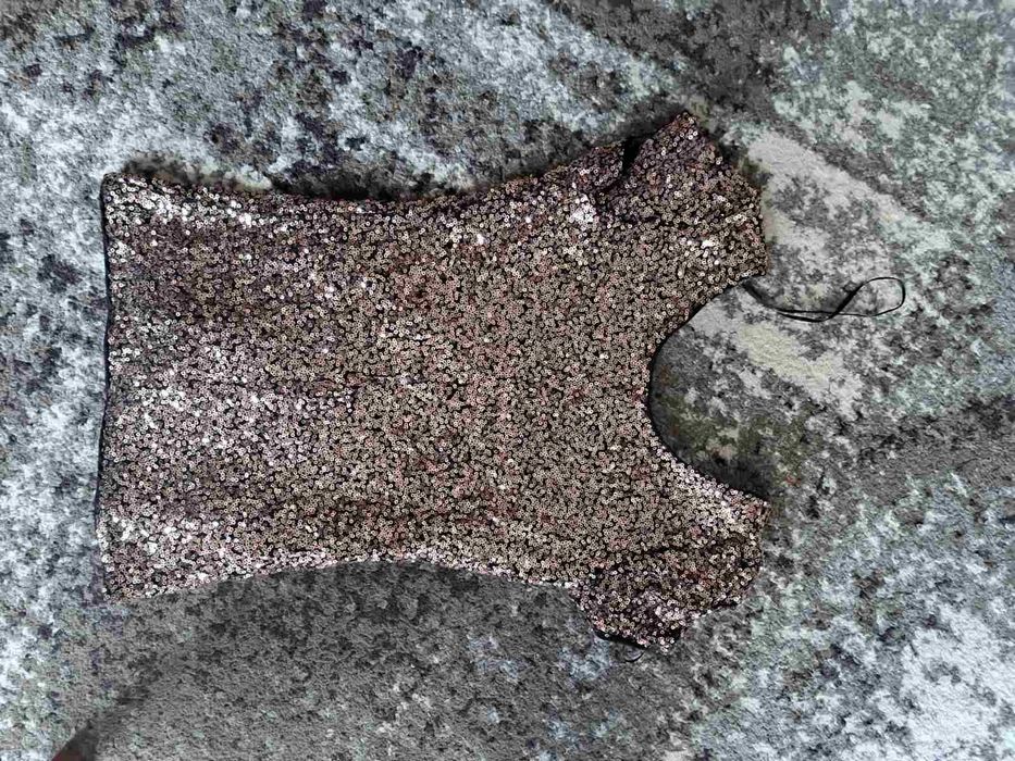 черна блуза със златисти пайети