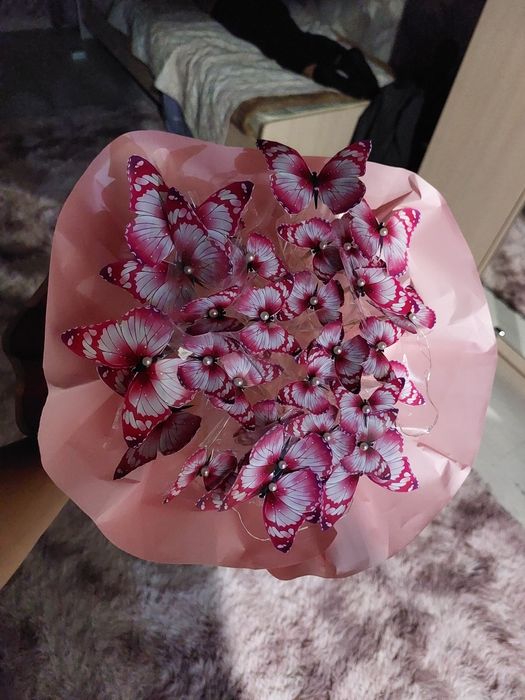 Светящиеся букеты из бабочек