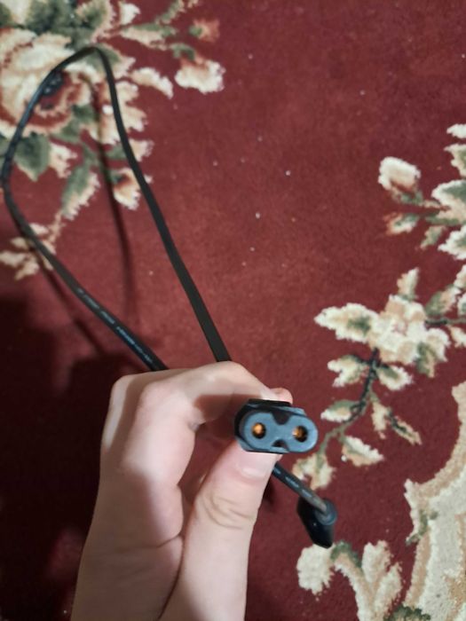 Playstation 3,6 jocuri de ps3,joystick de ps3 cu incarcator,cablu HDMI si inca un cablu