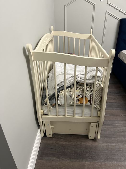 Детская кроватка с матрасом