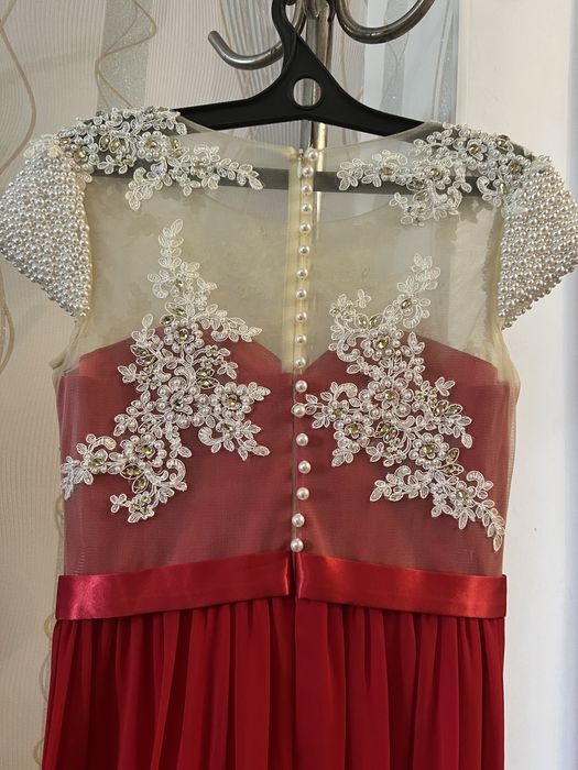 Вечернее красное платье