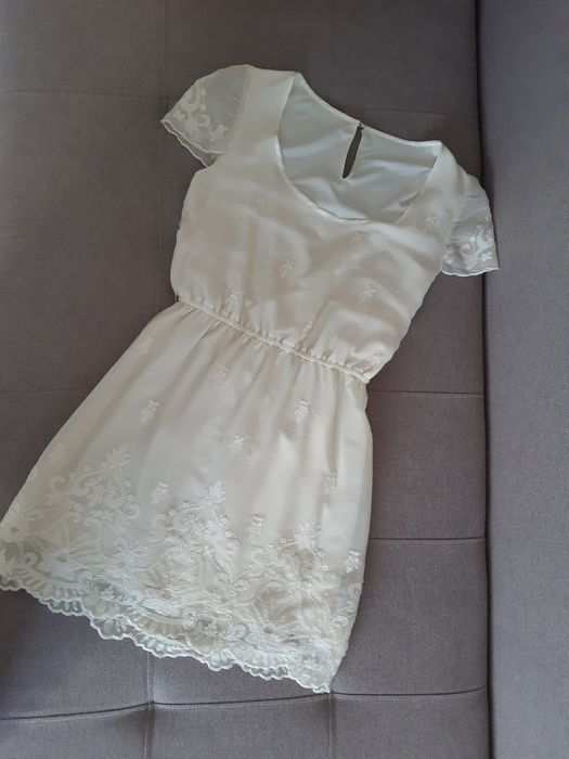 Rochie Bershka S/M ivory scurta