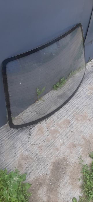 Стекло Ауди С4 заднее
