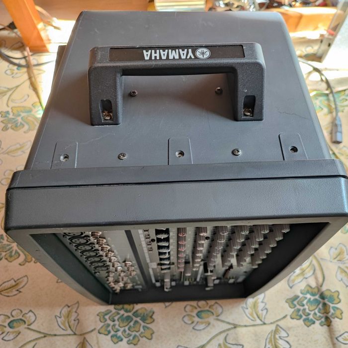 Yamaha EMX 88s Mixer amplificat 400 wați x 2