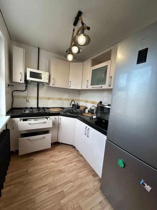 Продается 2 ком.кв в районе Стадиона!!!